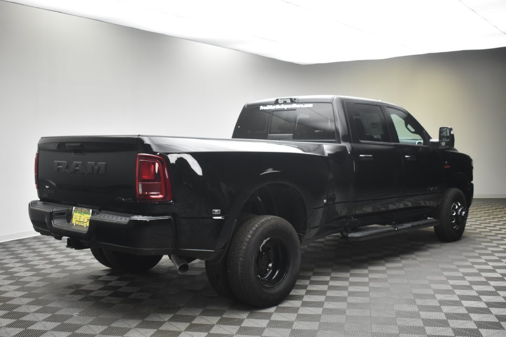 New 2026 Diamond Black Crystal Pearl-Coat Exterior Paint RAM Laramie image 6