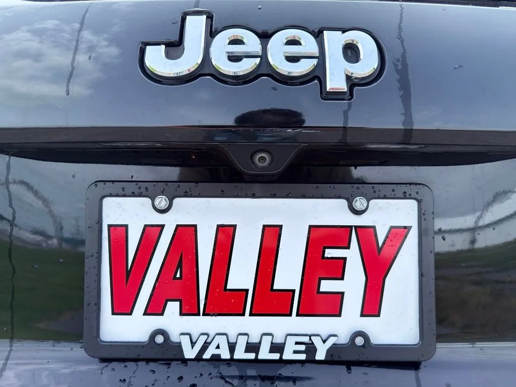 Used 2017 Black Jeep Laredo image 19