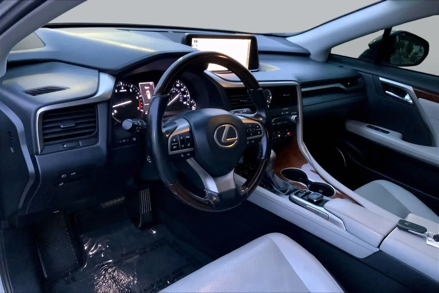 Used 2018 Atomic Silver Lexus  image 15