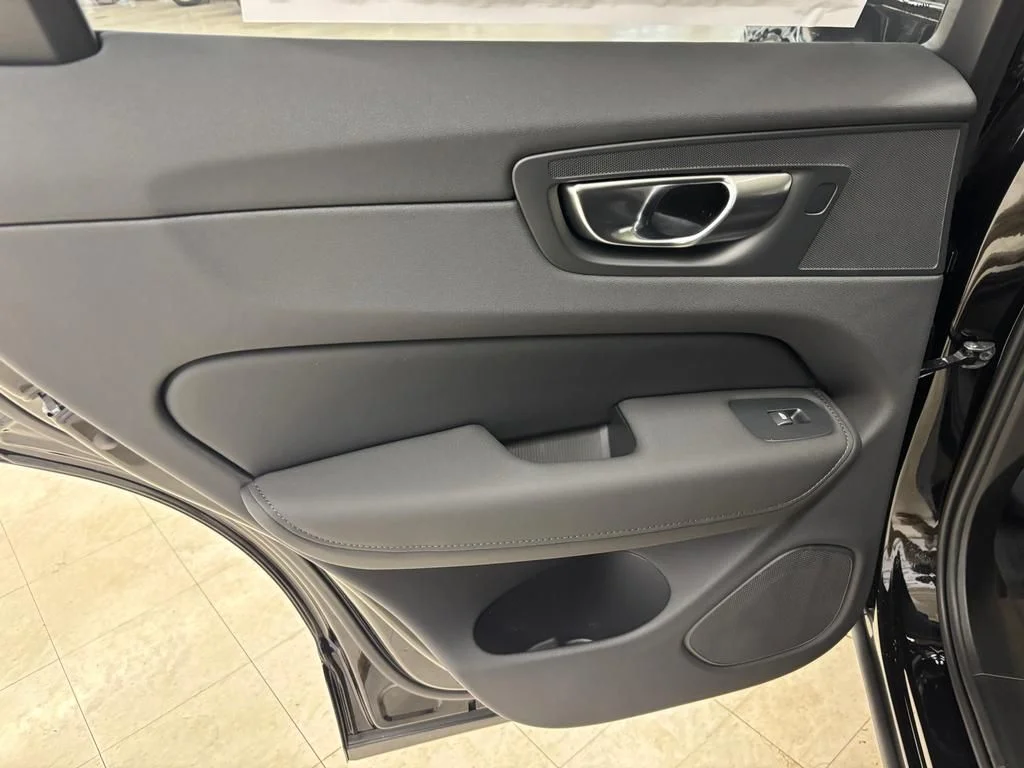 2026 Volvo XC60 Plus - Photo 13