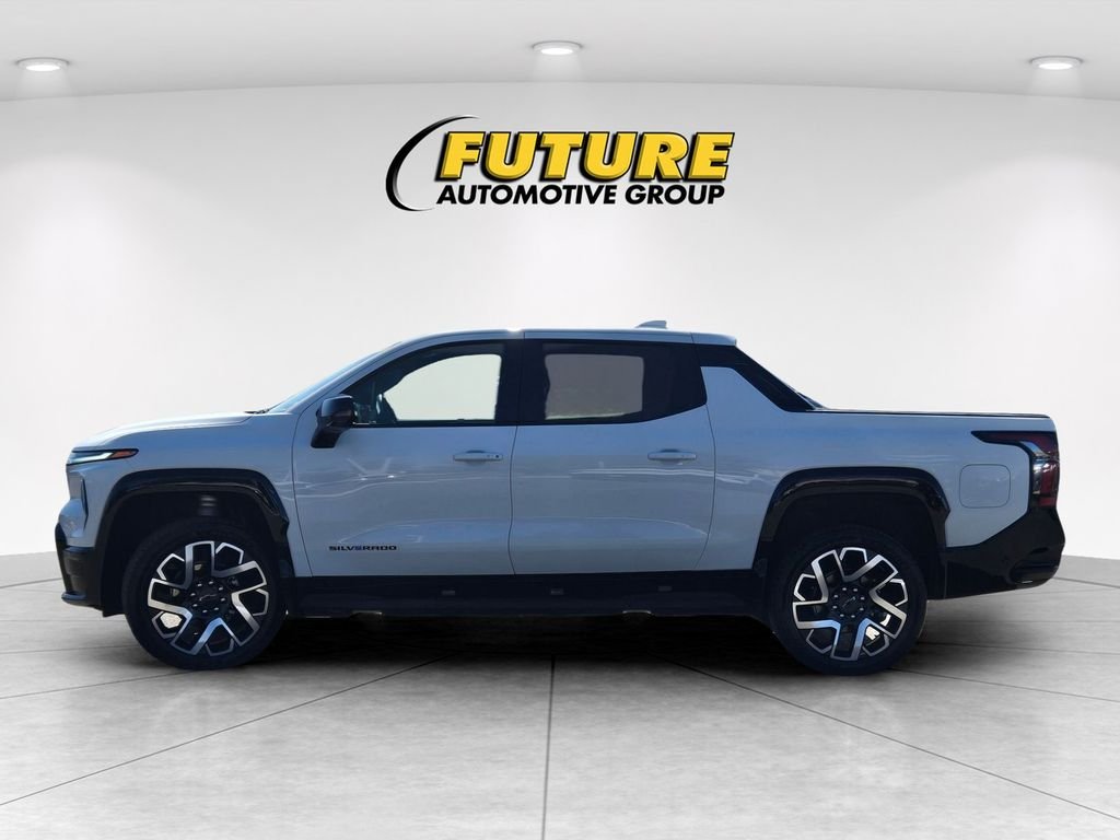 Used 2025 White Chevrolet RST image 7