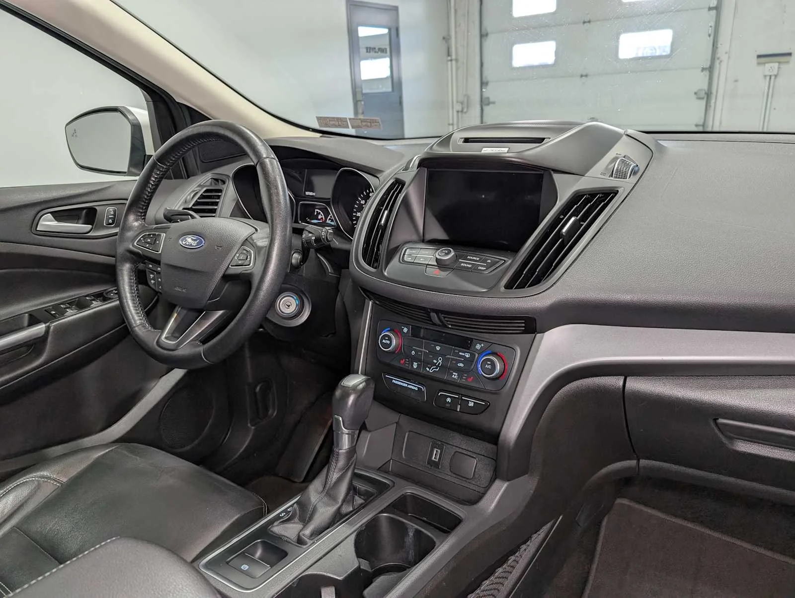 Used 2017 White Platinum Metallic Tri-Coat Ford SE image 42