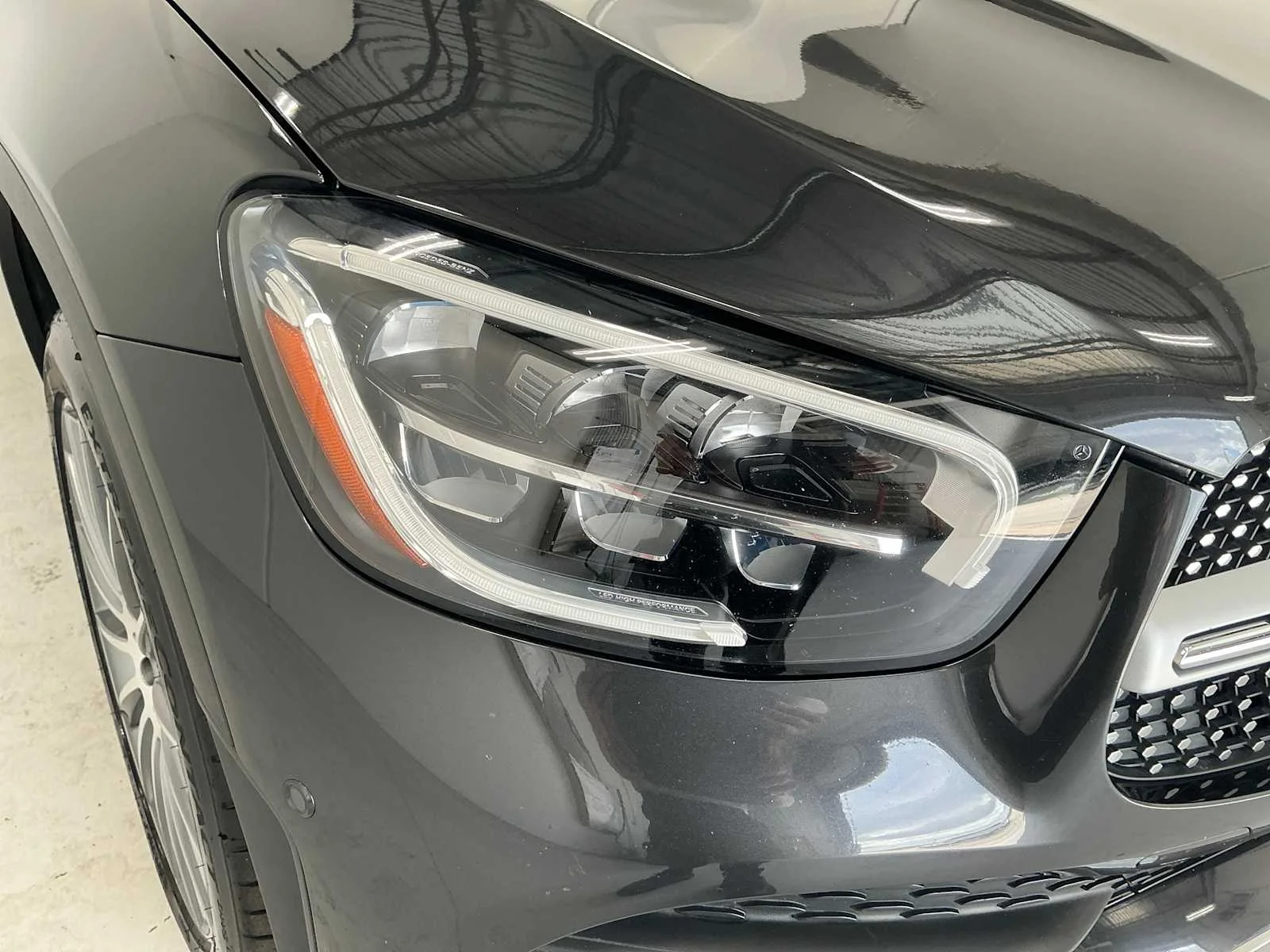 Certified Used 2022 Graphite Grey Metallic Mercedes-Benz GLC 300 image 4