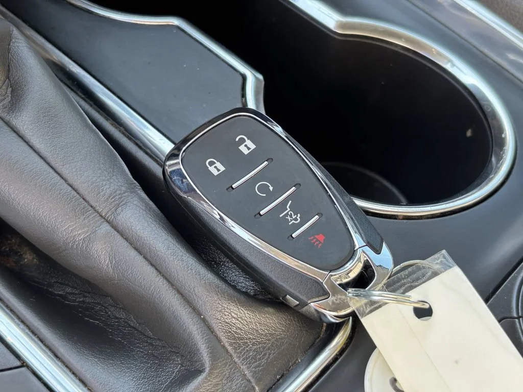 Used 2021 SUMMIT WHITE Chevrolet LT Cloth image 36