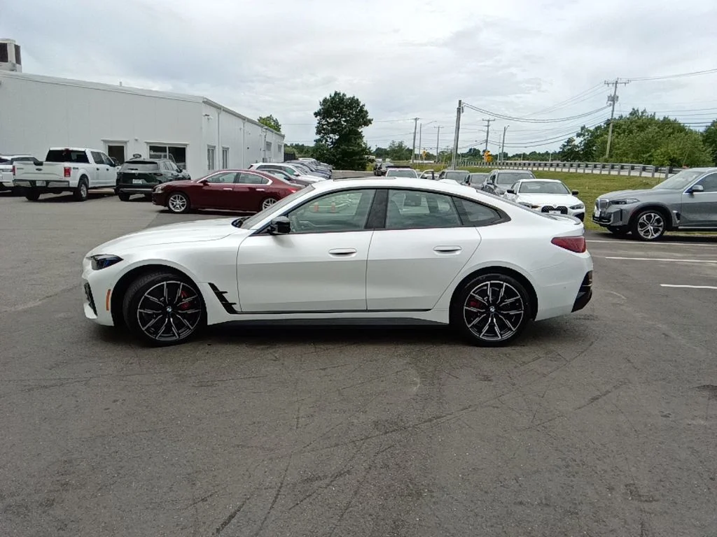 Certified Used 2025 Mineral White Metallic BMW xDrive40 image 4