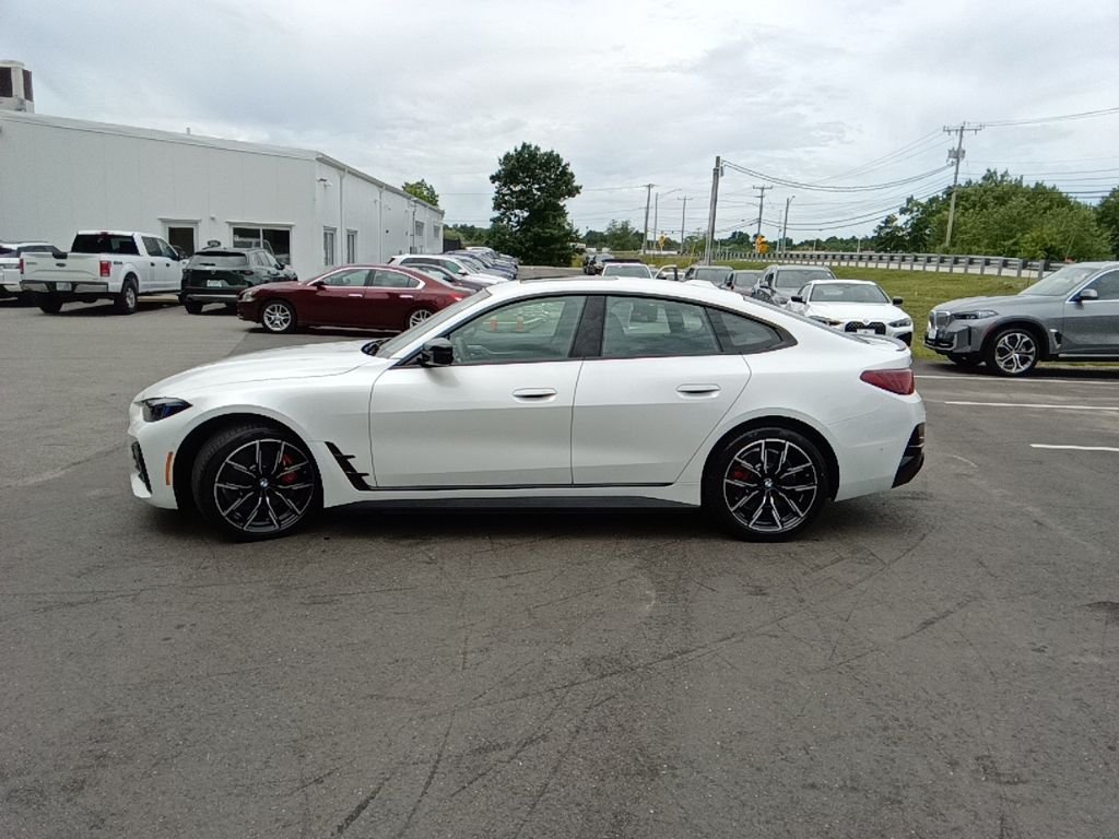 Certified Used 2025 Mineral White Metallic BMW xDrive40 image 4