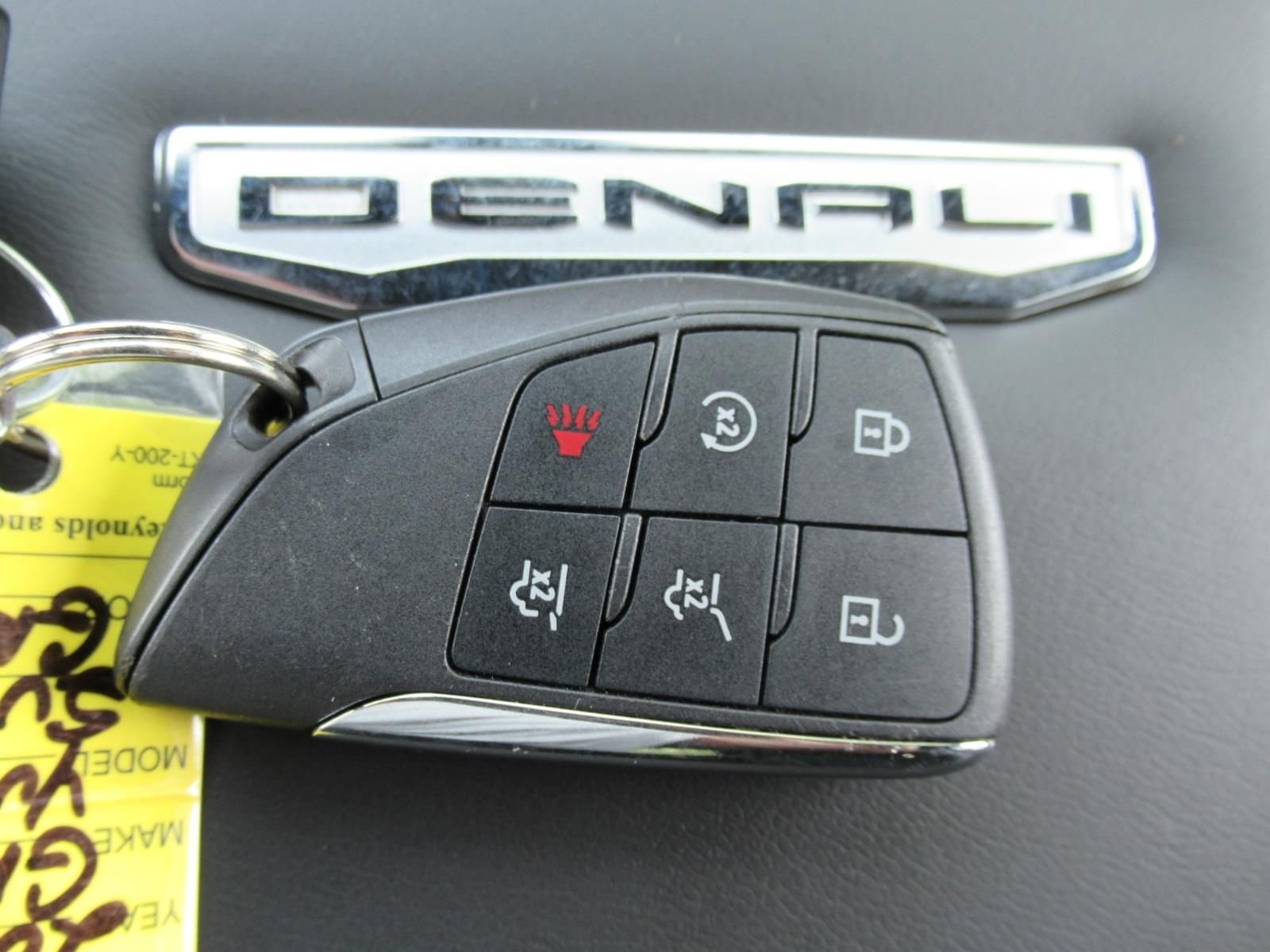 Used 2025 Silver GMC Denali image 31