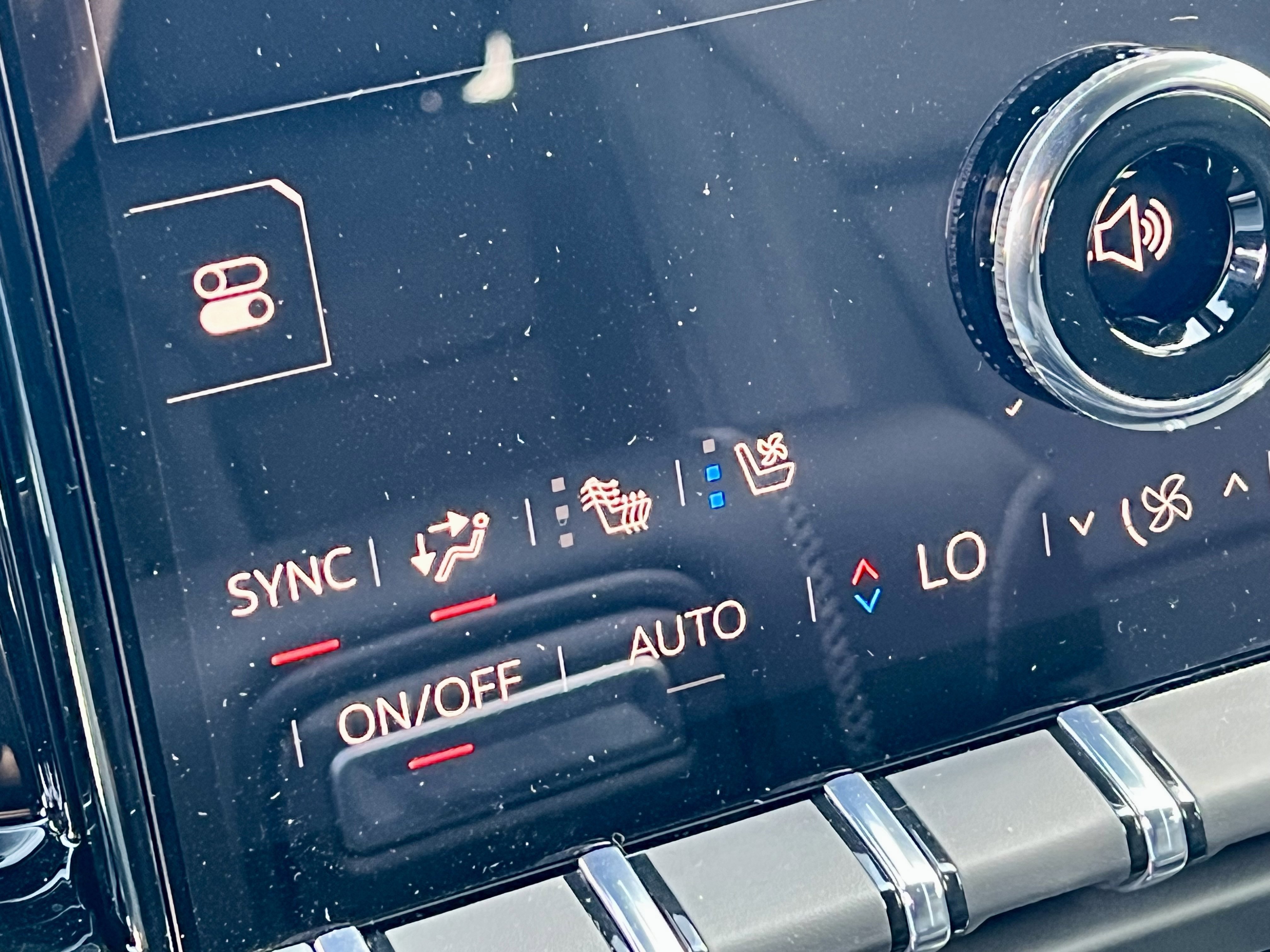 2025 GMC Yukon XL Denali - Photo 25