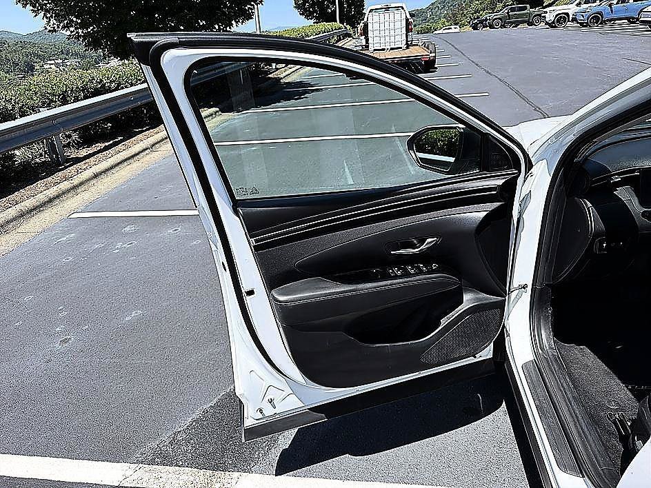 Used 2022 Quartz White Hyundai SEL image 11