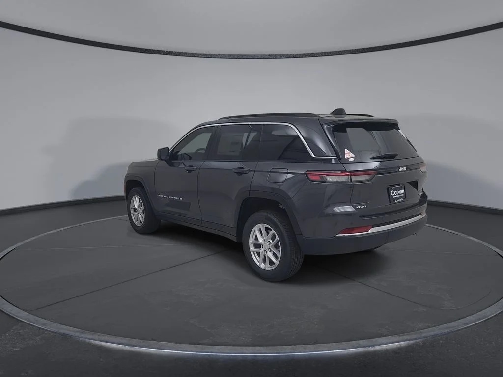New 2026 Baltic Gray Metallic Clearcoat Jeep Laredo image 11