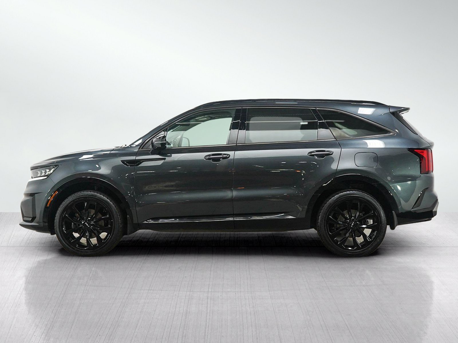 Used 2022 Kia Sorento EX+ with VIN 5XYRHDLF9NG139407 for sale in Minneapolis, Minnesota