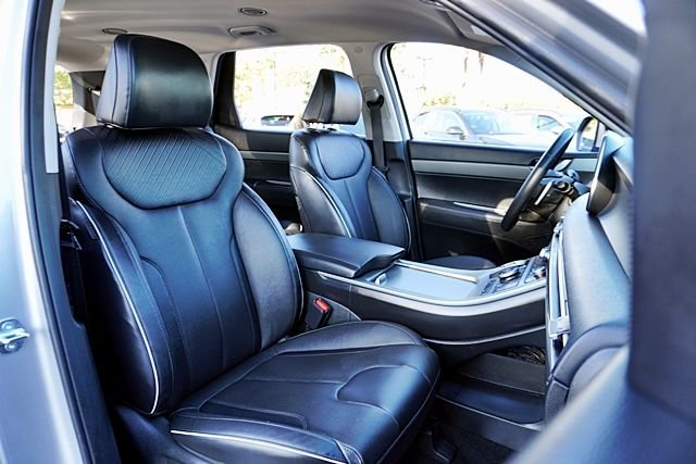 Used 2025 Silver Hyundai SEL image 11