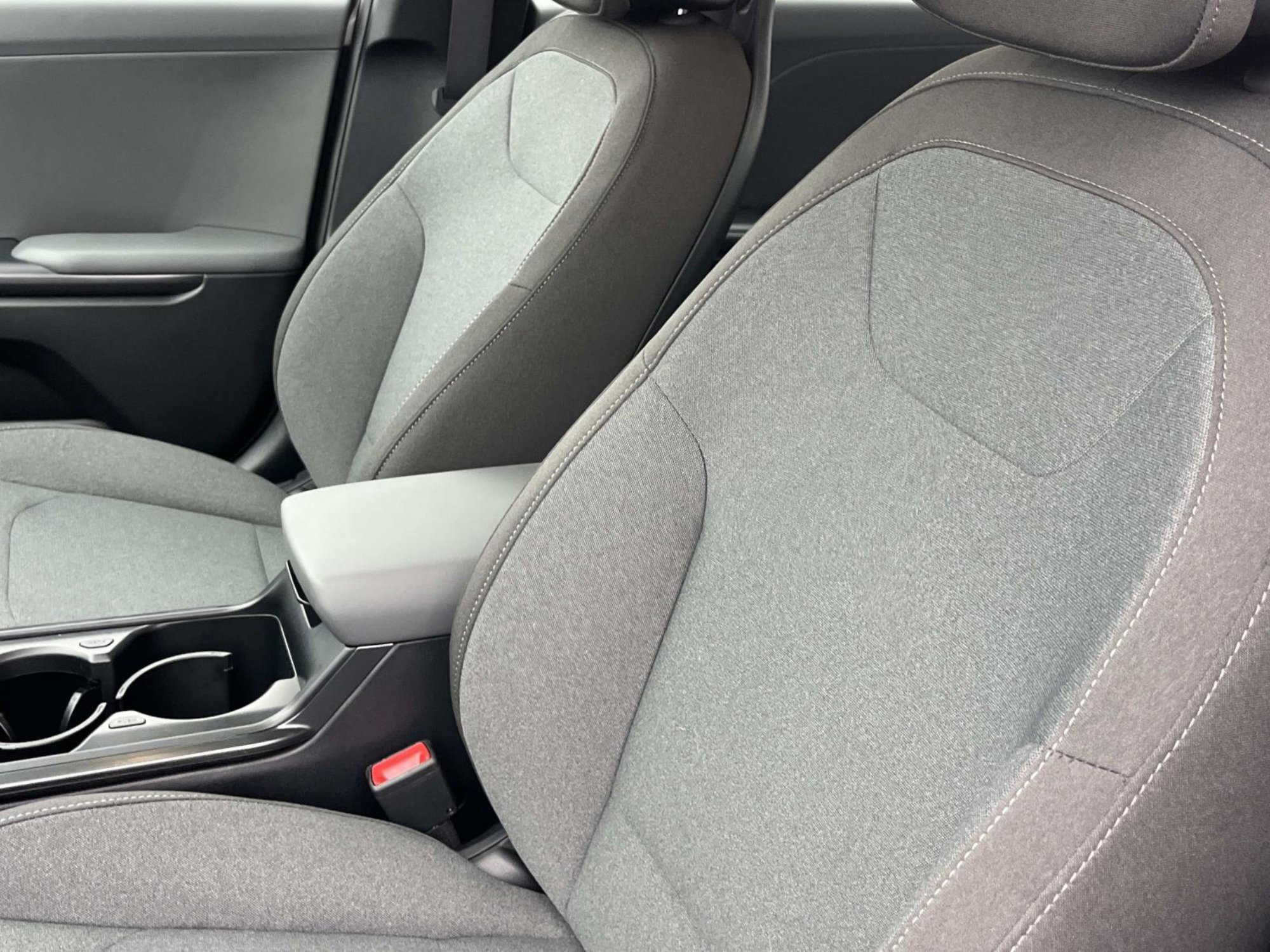 New 2025 Snow White Pearl Kia LXS image 22