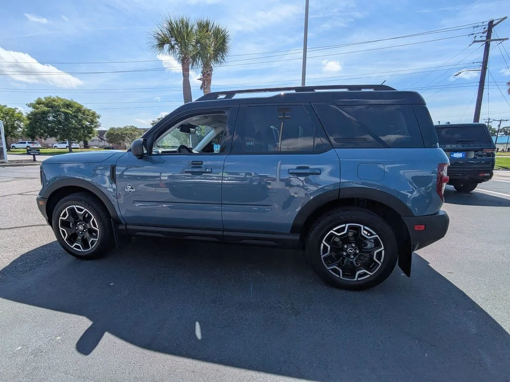 Used 2025 Azure Gray Metallic Ford Outer Banks image 7