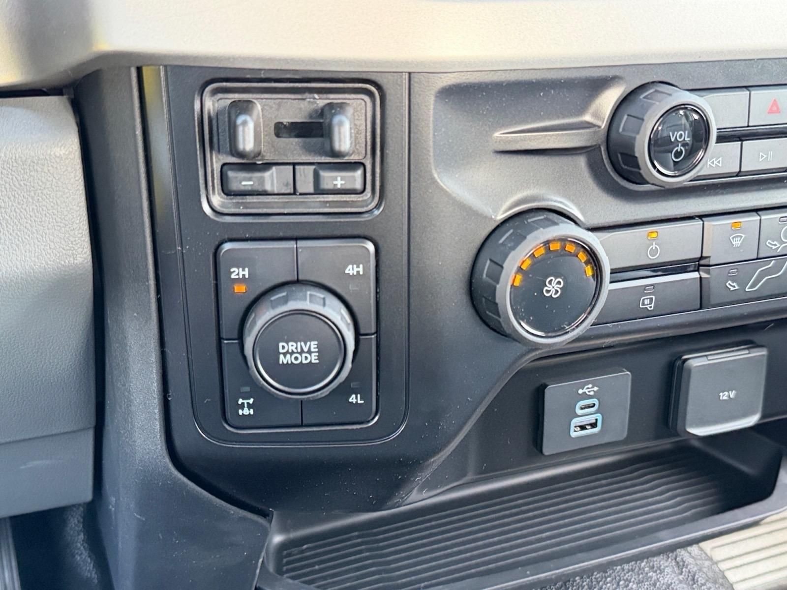 New 2026 Oxford White Ford F-250® XL image 22