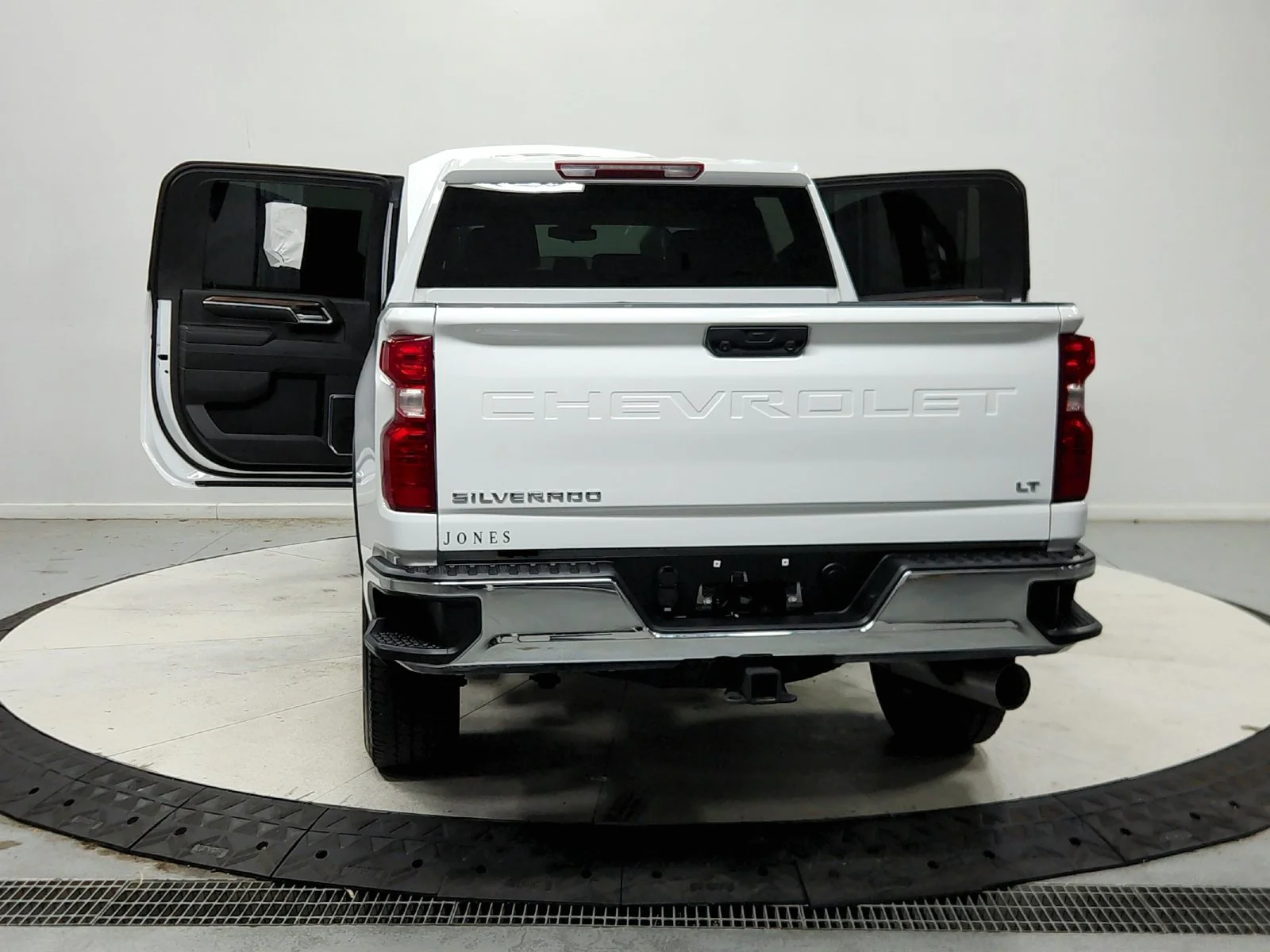 Used 2025 White Chevrolet LT image 15