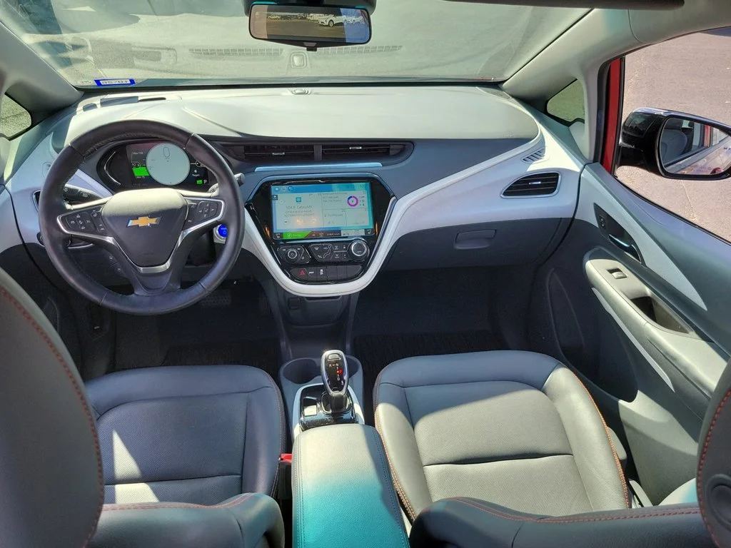 Certified Used 2017 Includes (TUS) Black grille. Chevrolet Premier image 19