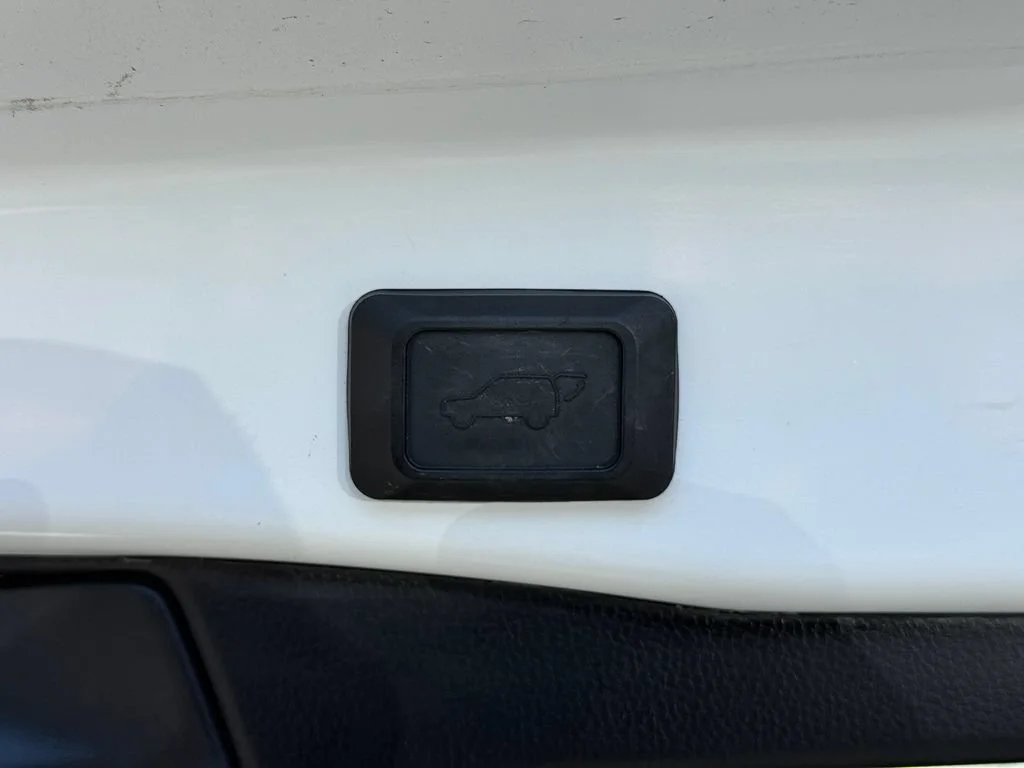Used 2023  Toyota XLE Premium image 13