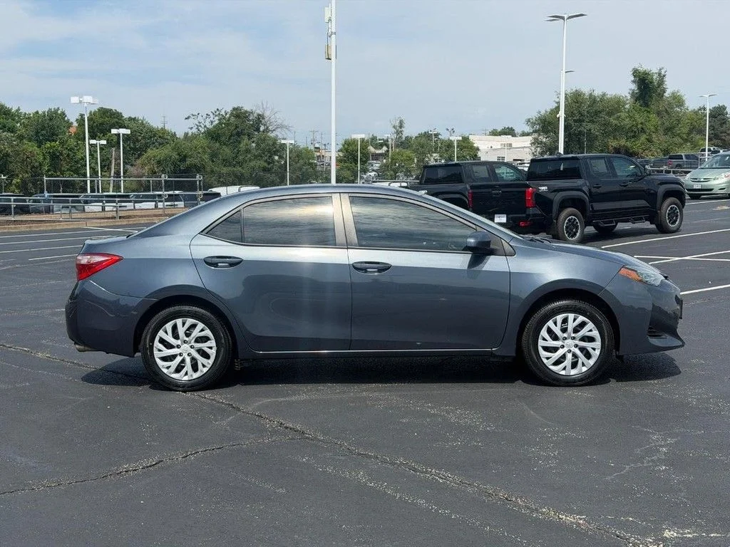 Used 2019 Toyota Corolla LE with VIN 5YFBURHEXKP885415 for sale in Ballwin, MO