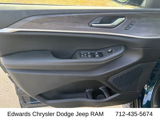 New 2027 Fathom Blue Pearlcoat Jeep Limited image 13