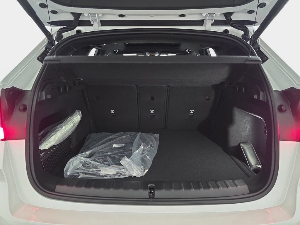 New 2026 Mineral White Metallic BMW xDrive28i image 12