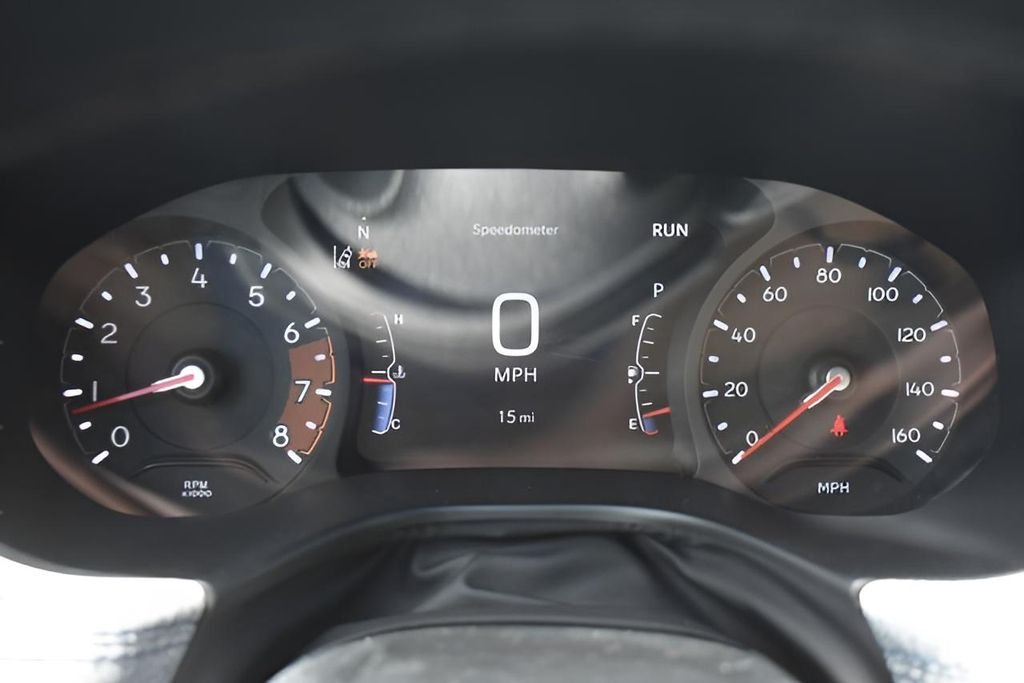 Used 2025 White Jeep Latitude image 24