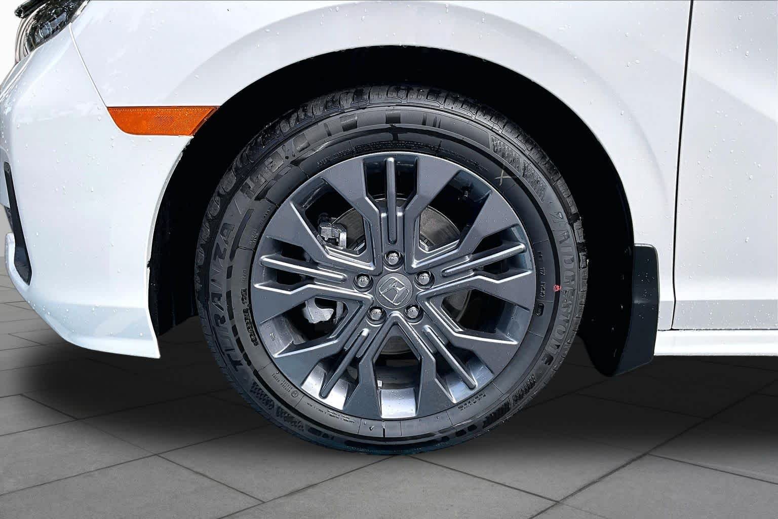 2026 Honda Odyssey Touring - Photo 9