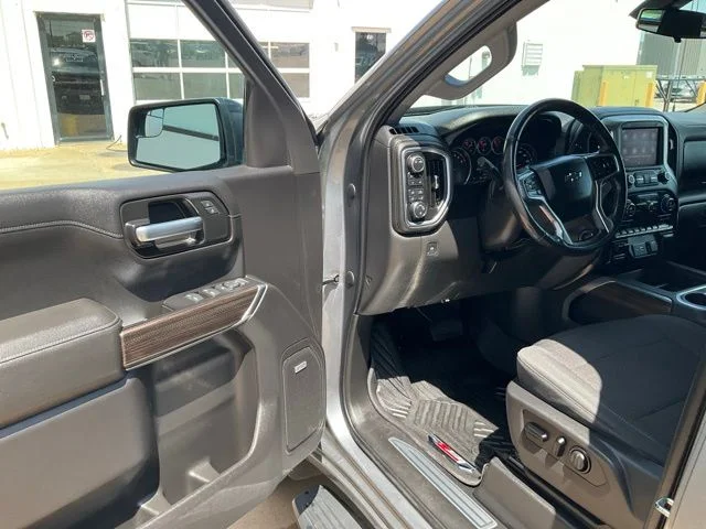 Used 2021 Gray Chevrolet RST image 3