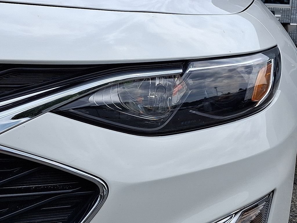 Used 2023 White Chevrolet LS image 9