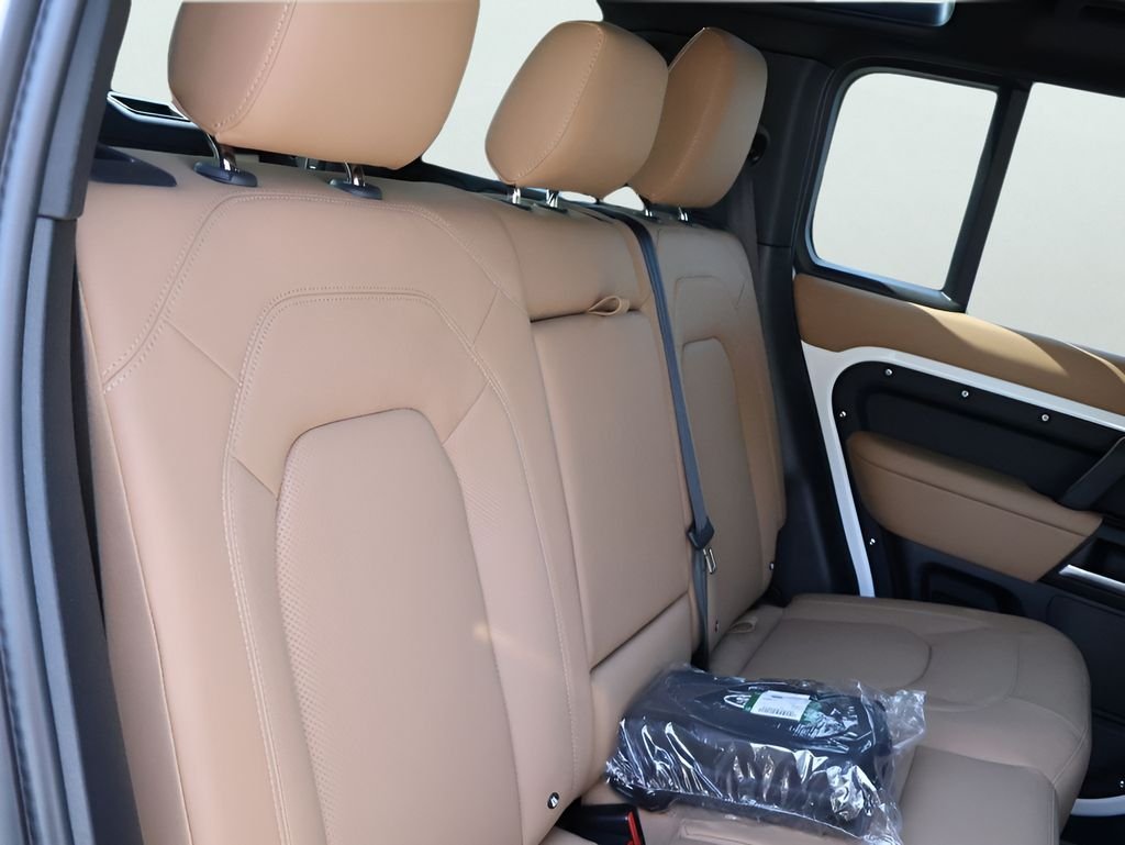 2026 Land Rover Defender X-Dynamic SE - Photo 12