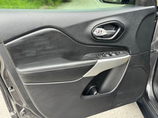 Used 2022 Crystal Metallic Jeep X image 9