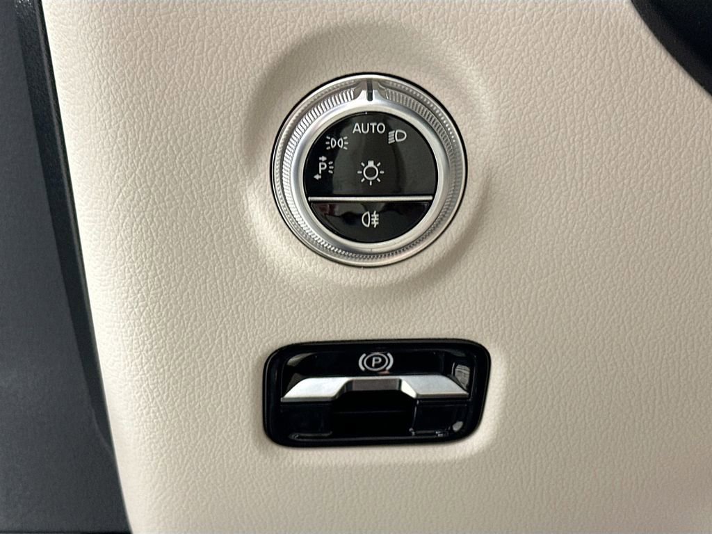 New 2026 Twilight Blue Metallic Mercedes-Benz C 300 image 43