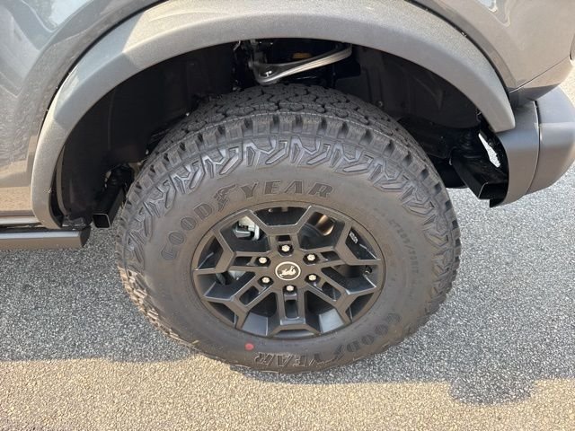 New 2026 Carbonized Gray Metallic Ford Badlands image 12