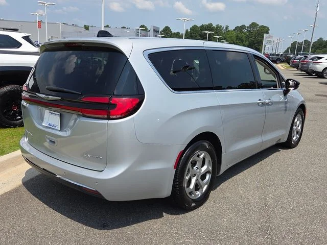 Used 2024 Silver Chrysler Limited image 12