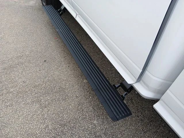 New 2026 Bright White Clear-Coat Exterior Paint RAM Laramie image 11