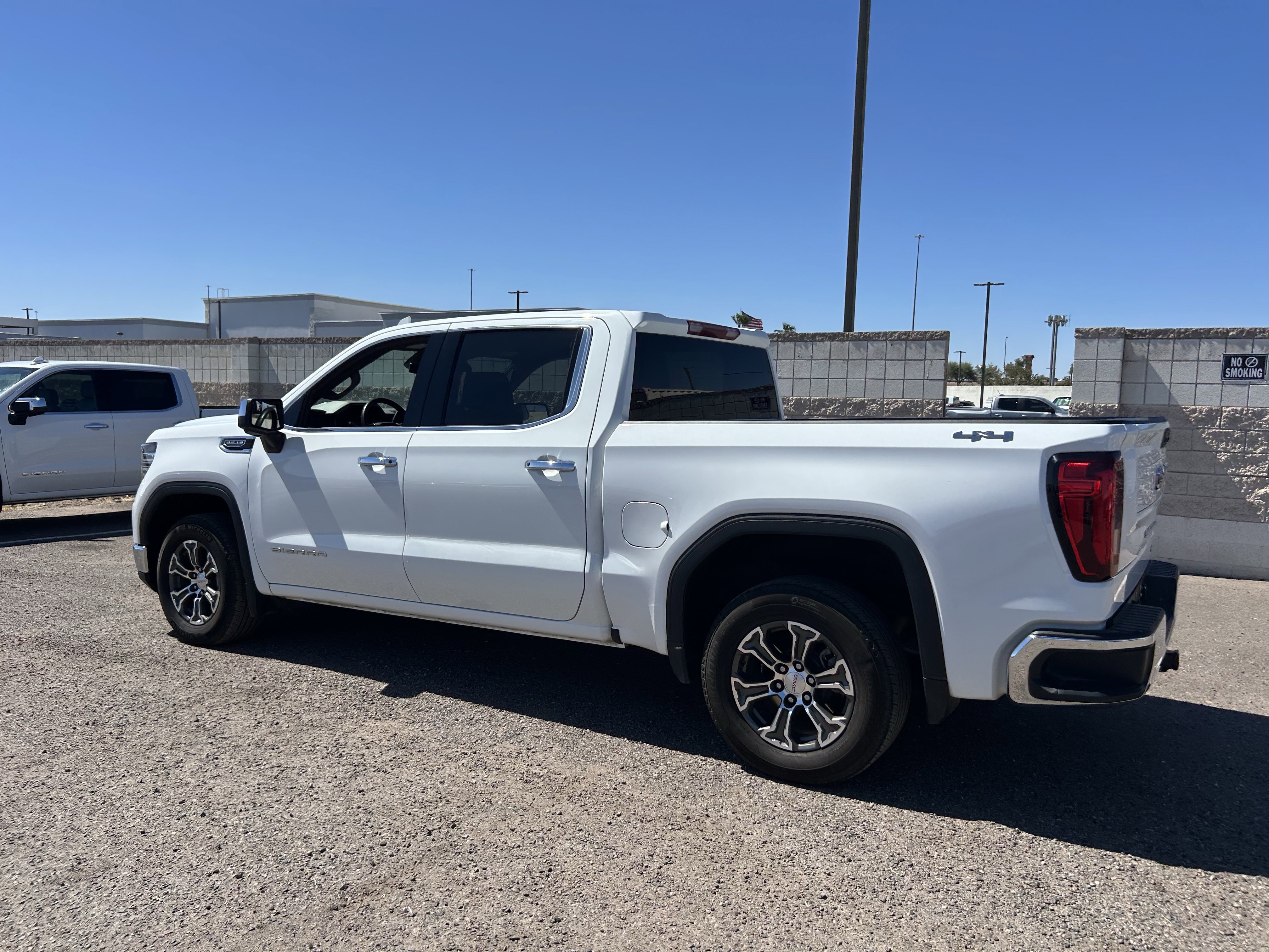 Used 2025 Summit White GMC SLT image 3