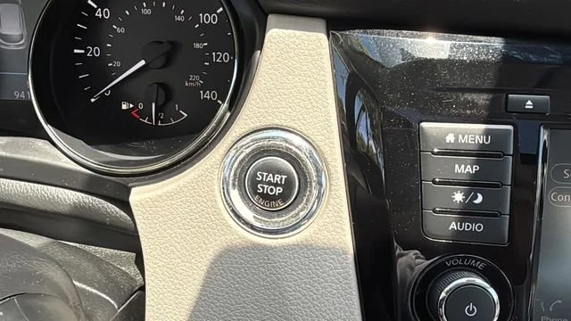 Used 2019 White Nissan SL image 29