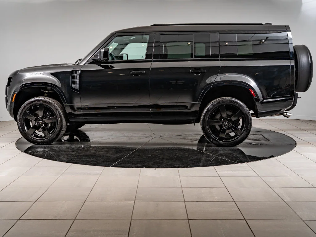 Used 2025 Black Land Rover V8 image 5