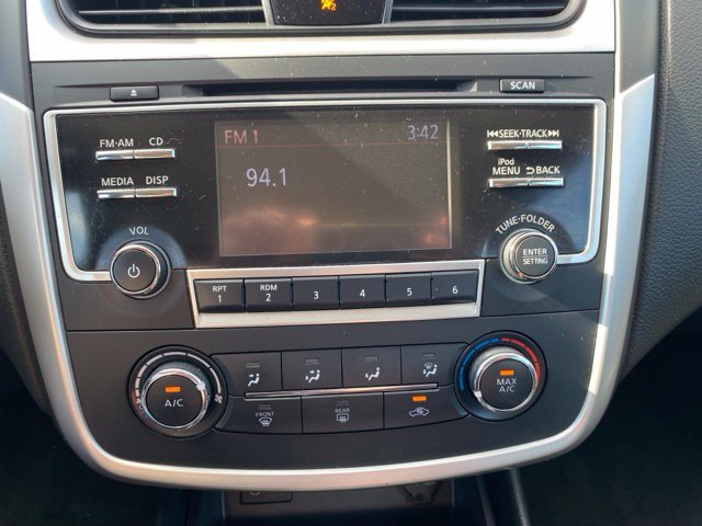 Used 2017 Red Nissan 2.5 S image 22