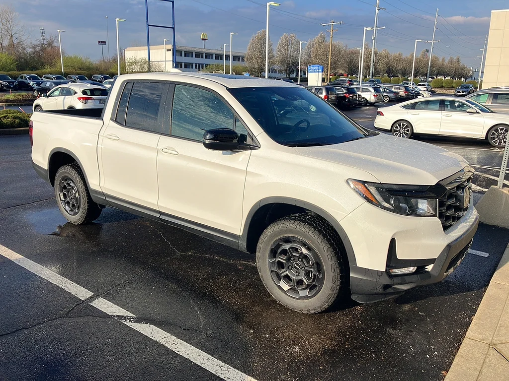 Certified Used 2026 Platinum White Pearl Honda TrailSport S image 31