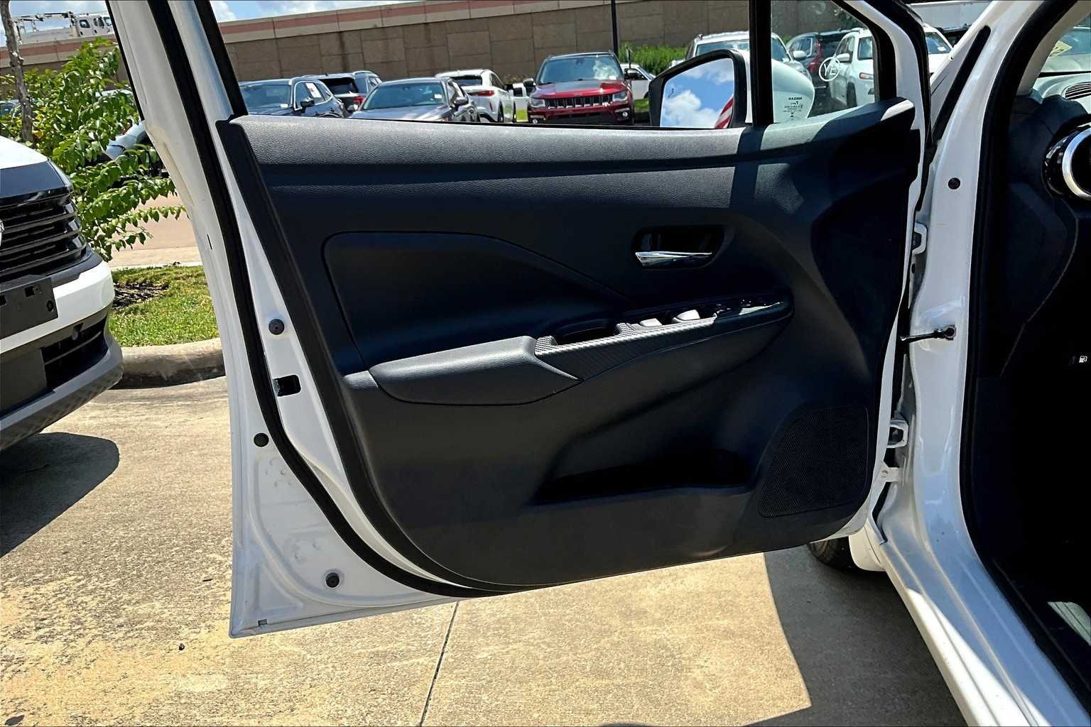 Used 2025 Aspen White Tricoat Nissan SV image 16