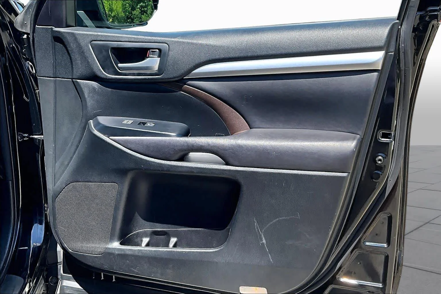 Used 2017 Midnight Black Metallic Toyota XLE image 23