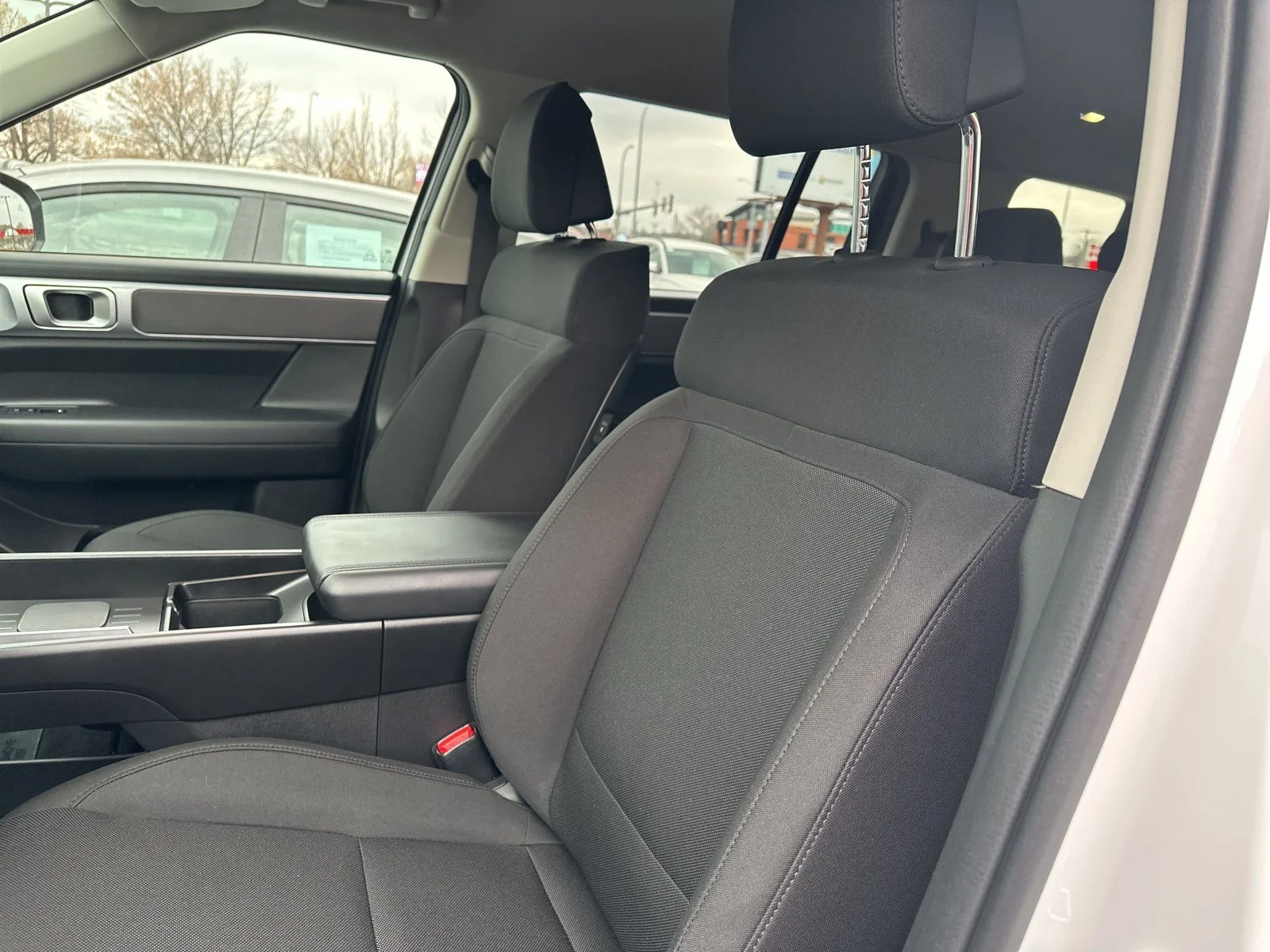 Used 2025 White Hyundai SE image 11