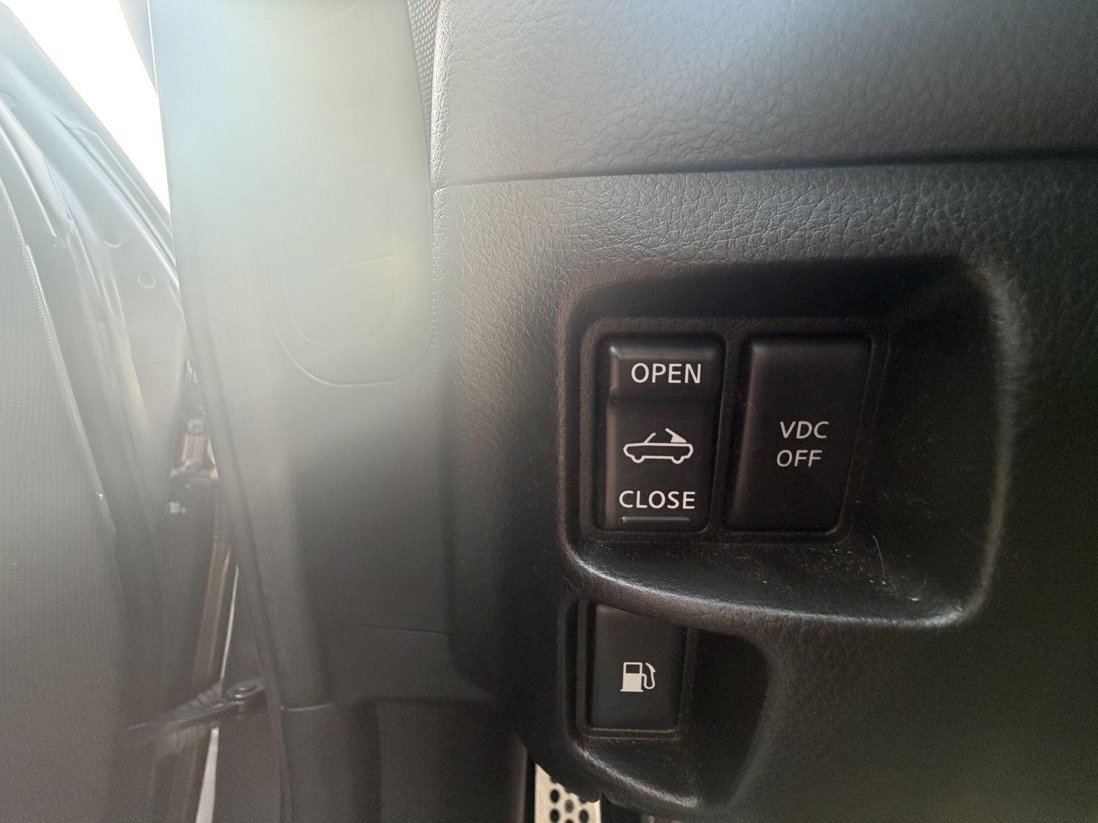 Used 2007 Carbon Silver Metallic Nissan Grand Touring image 17