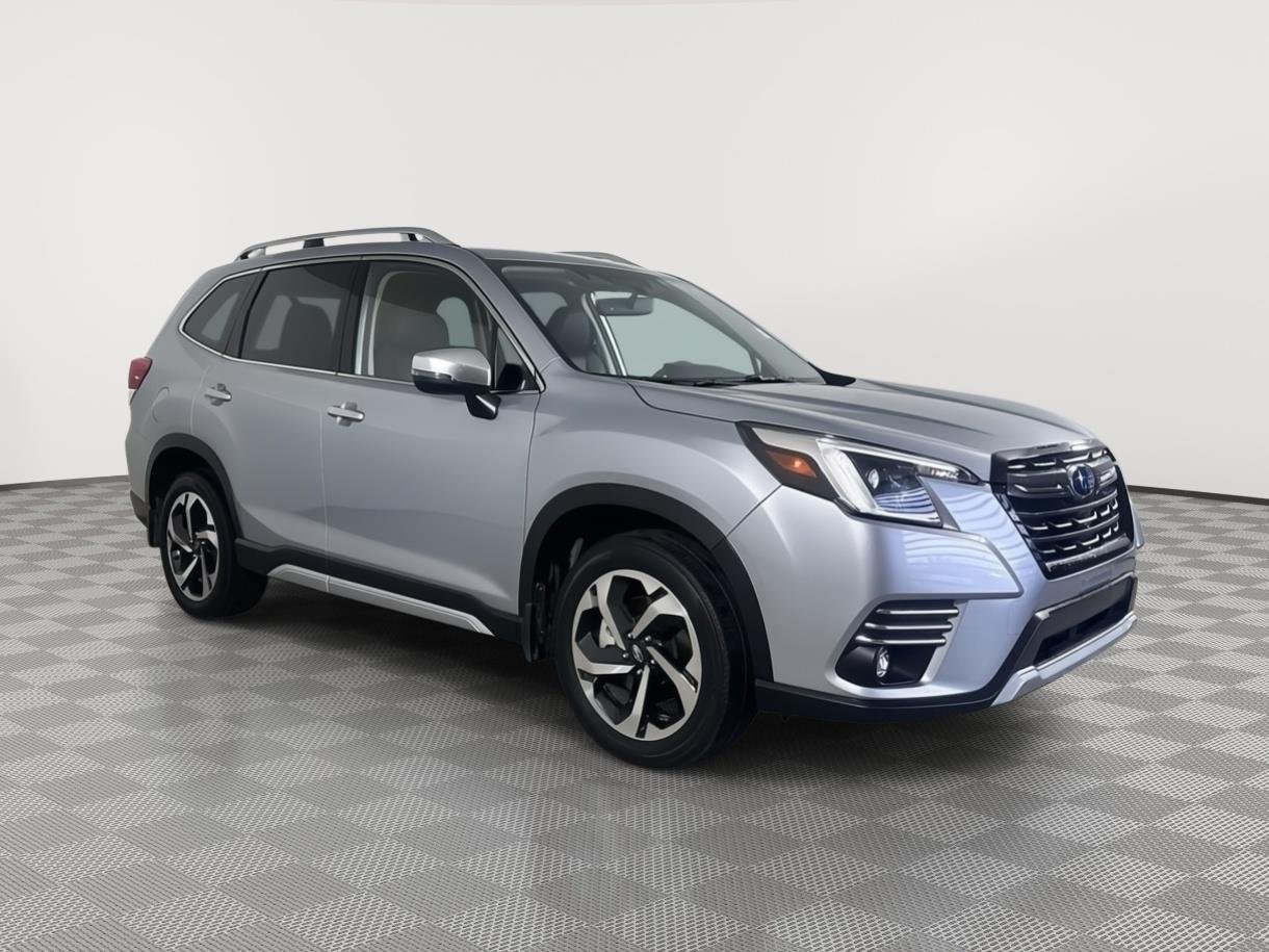 2023 Subaru Forester Touring's photo