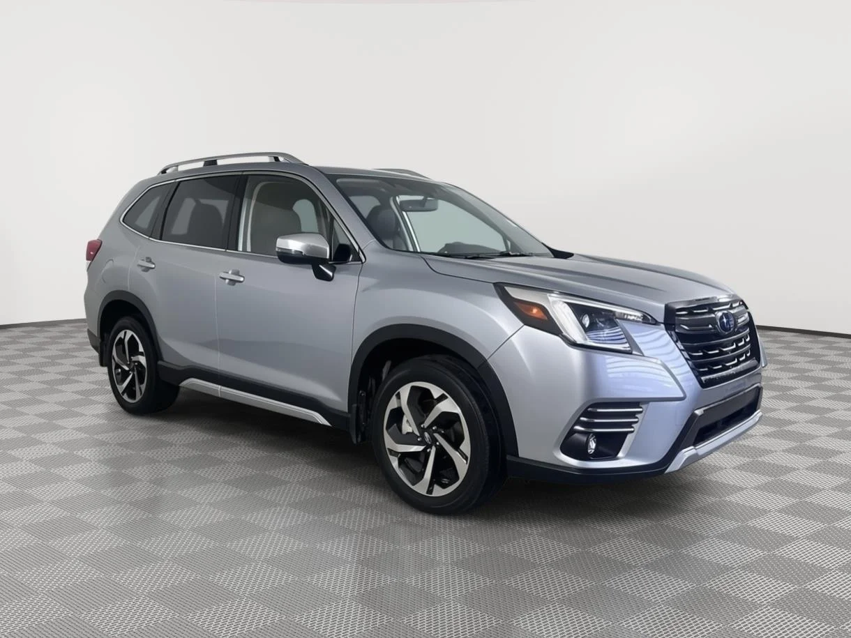 2023 Subaru Forester Touring's photo