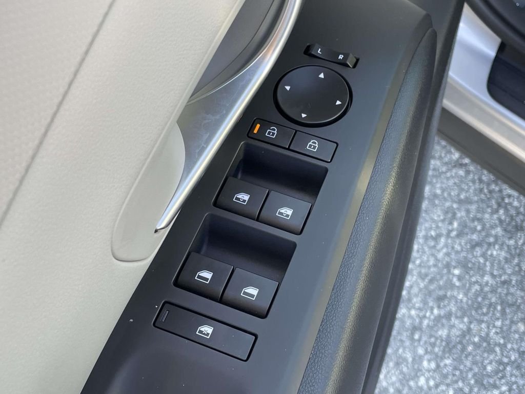 Certified Used 2025 Shimmering Silver Hyundai Blue image 6