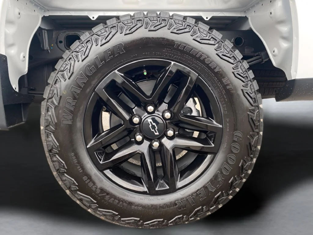 New 2026 Summit White Chevrolet Custom Trail Boss image 35