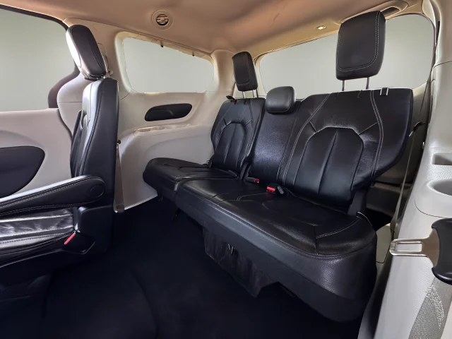 Used 2022 Bright White Clearcoat Chrysler Touring L image 21