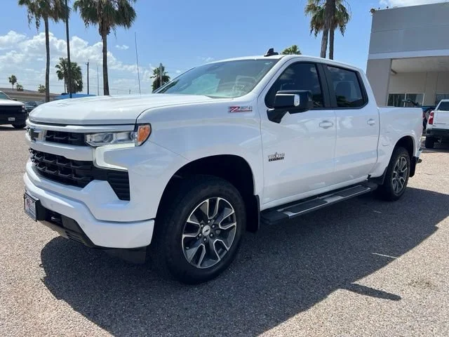 Used 2024 Summit White Chevrolet RST image 3